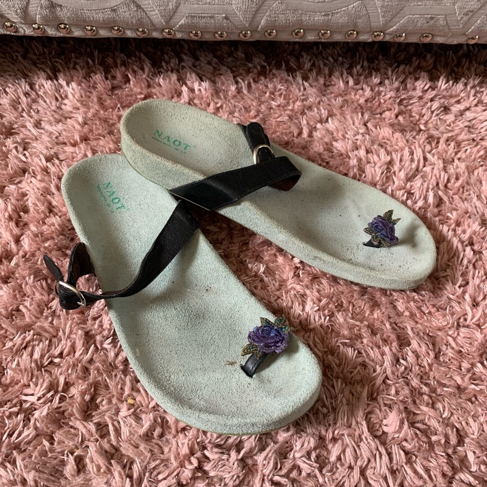 NOAT WOMENES VELVET SANDALS SZ 40